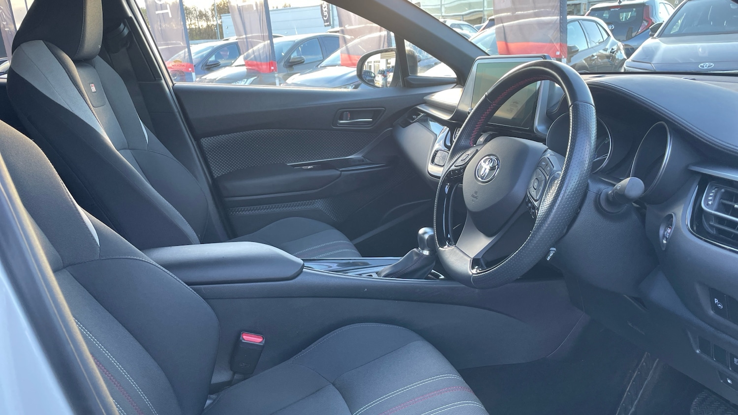 Used Toyota C-HR 2023 for sale - 76612523: Photo 11