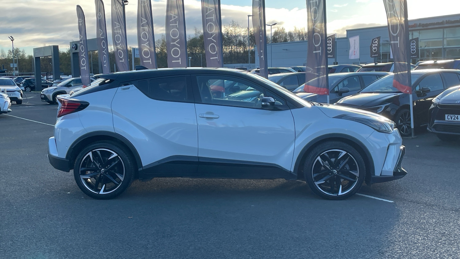 Used Toyota C-HR 2023 for sale - 76612523: Photo 16