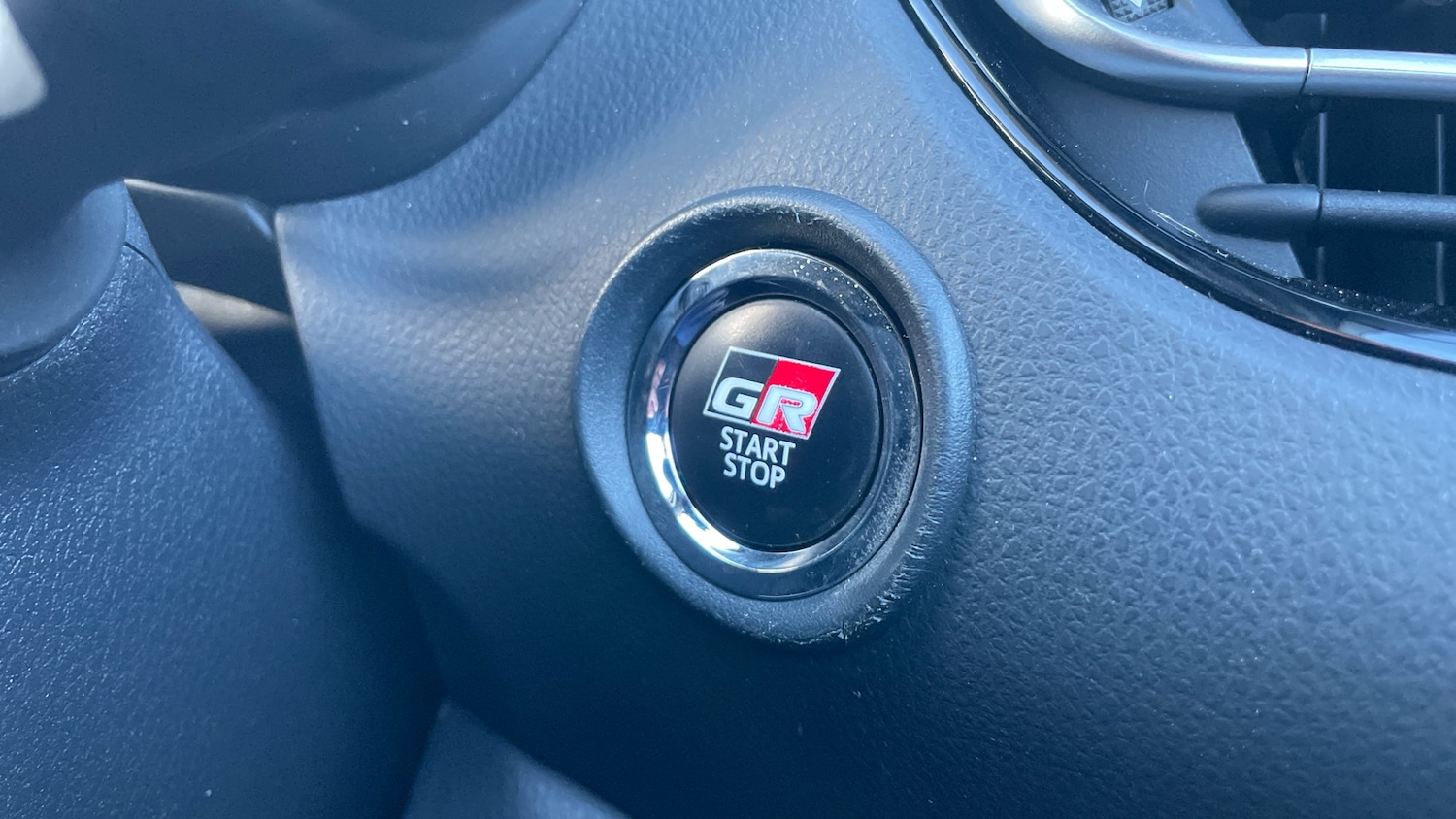 Used Toyota C-HR 2023 for sale - 76612523: Photo 34