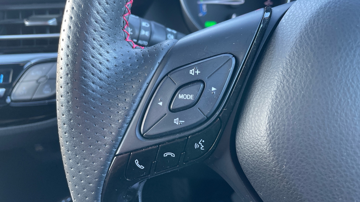 Used Toyota C-HR 2023 for sale - 76612523: Photo 37