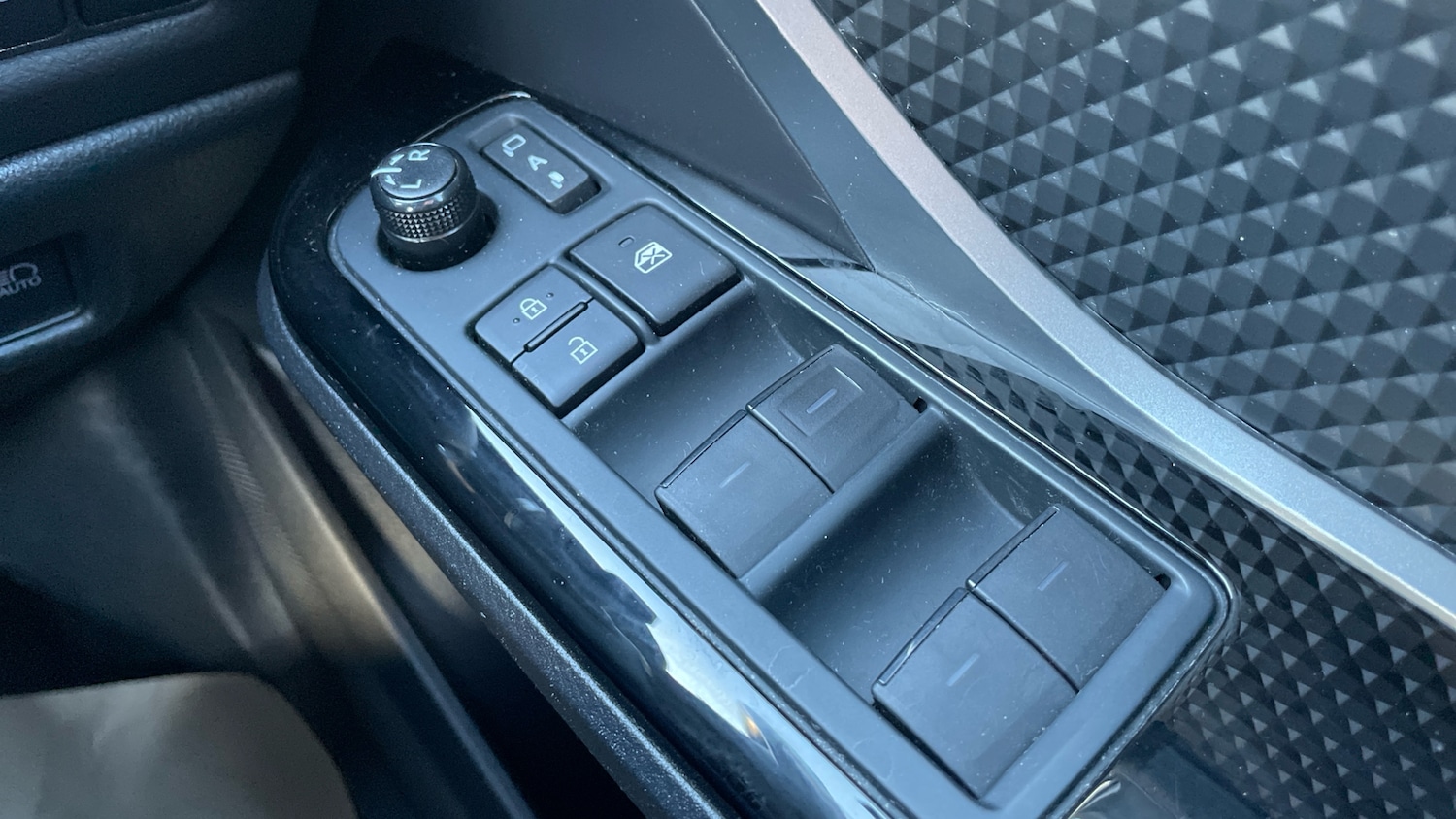 Used Toyota C-HR 2023 for sale - 76612523: Photo 41