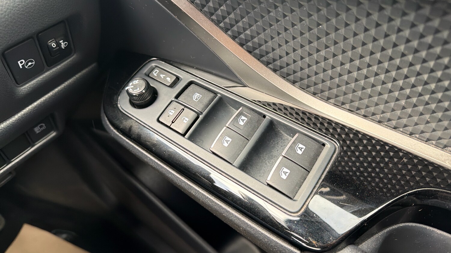 Used Toyota C-HR 2019 for sale - 78078037: Photo 35