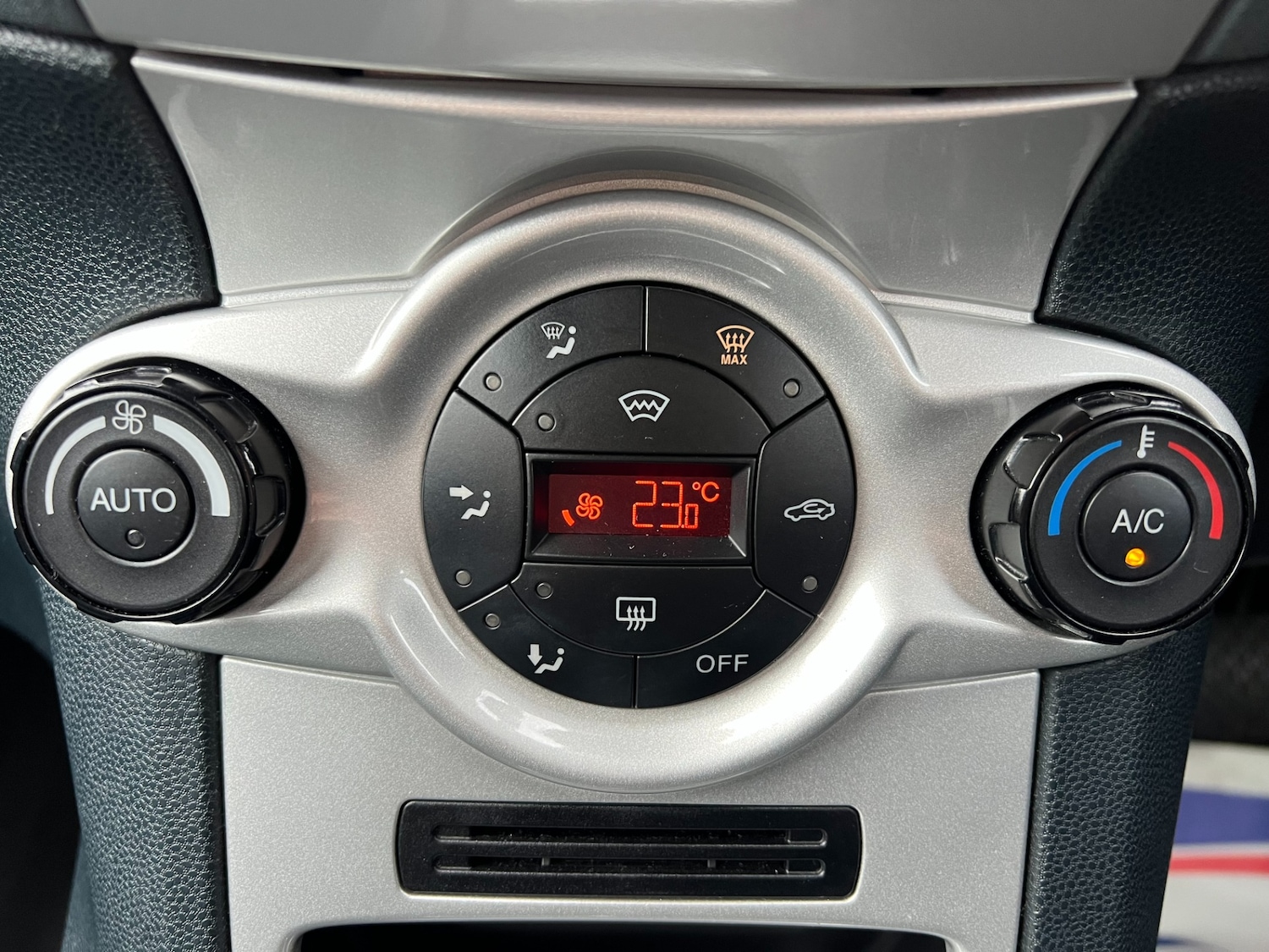 Used Ford Fiesta 2011 for sale - 76544419: Photo 32