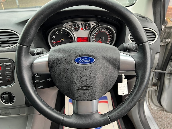 Used Ford Focus 2010 for sale - 76287458: Photo 11