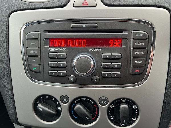 Used Ford Focus 2010 for sale - 76287458: Photo 14