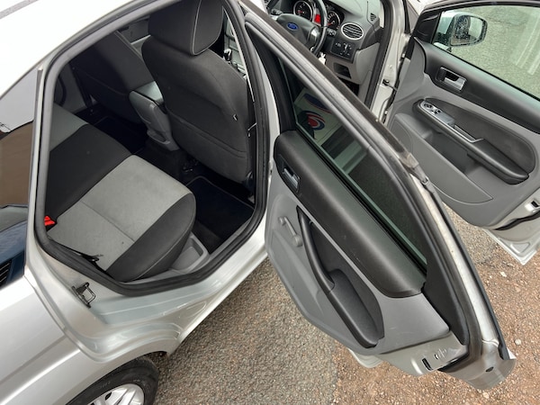 Used Ford Focus 2010 for sale - 76287458: Photo 42