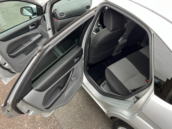 Used Ford Focus 2010 for sale - 76287458: Photo 44