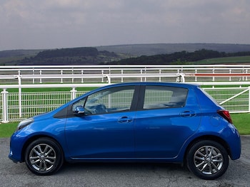 Used Toyota Yaris 2015 for sale - 78555941: Photo