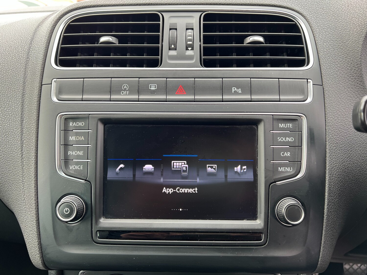 Used Volkswagen Polo 2017 for sale - 76208700: Photo 31