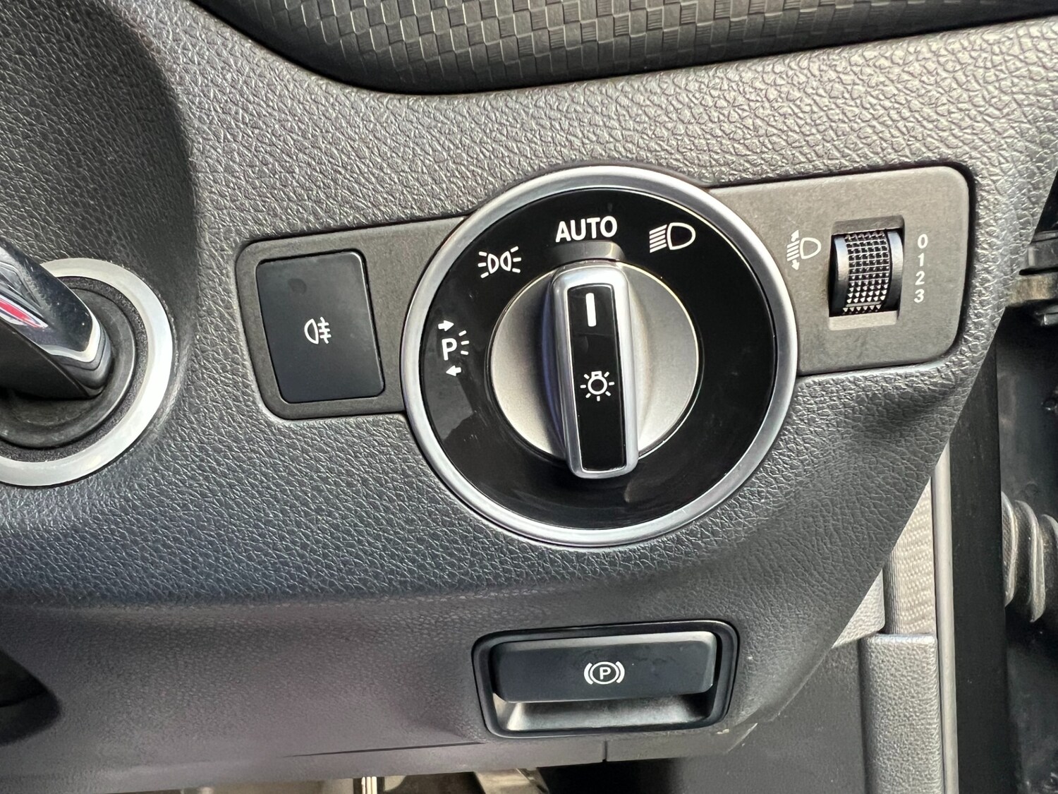 Used Mercedes-Benz A-Class 2015 for sale - 77149710: Photo 36