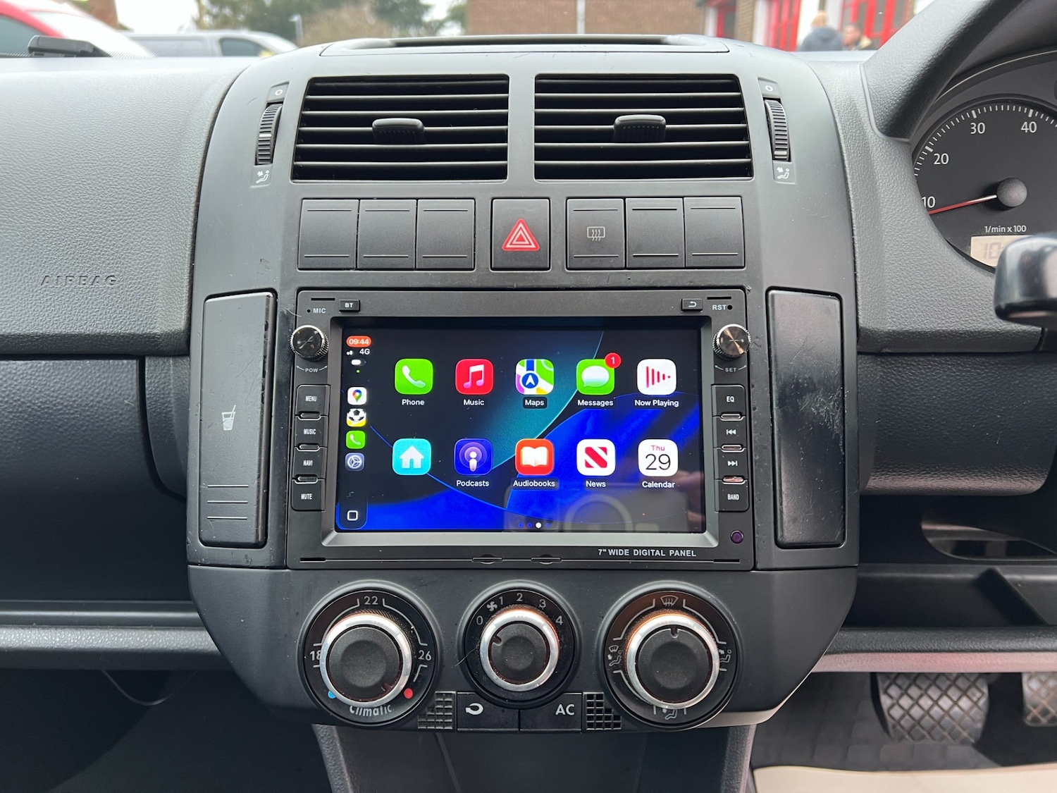 Used Volkswagen Polo 2009 for sale - 77377810: Photo 15