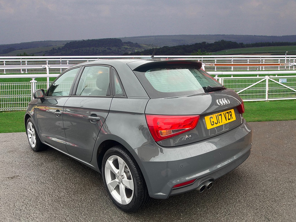 Used Audi A1 2017 for sale - 76681548: Photo 2