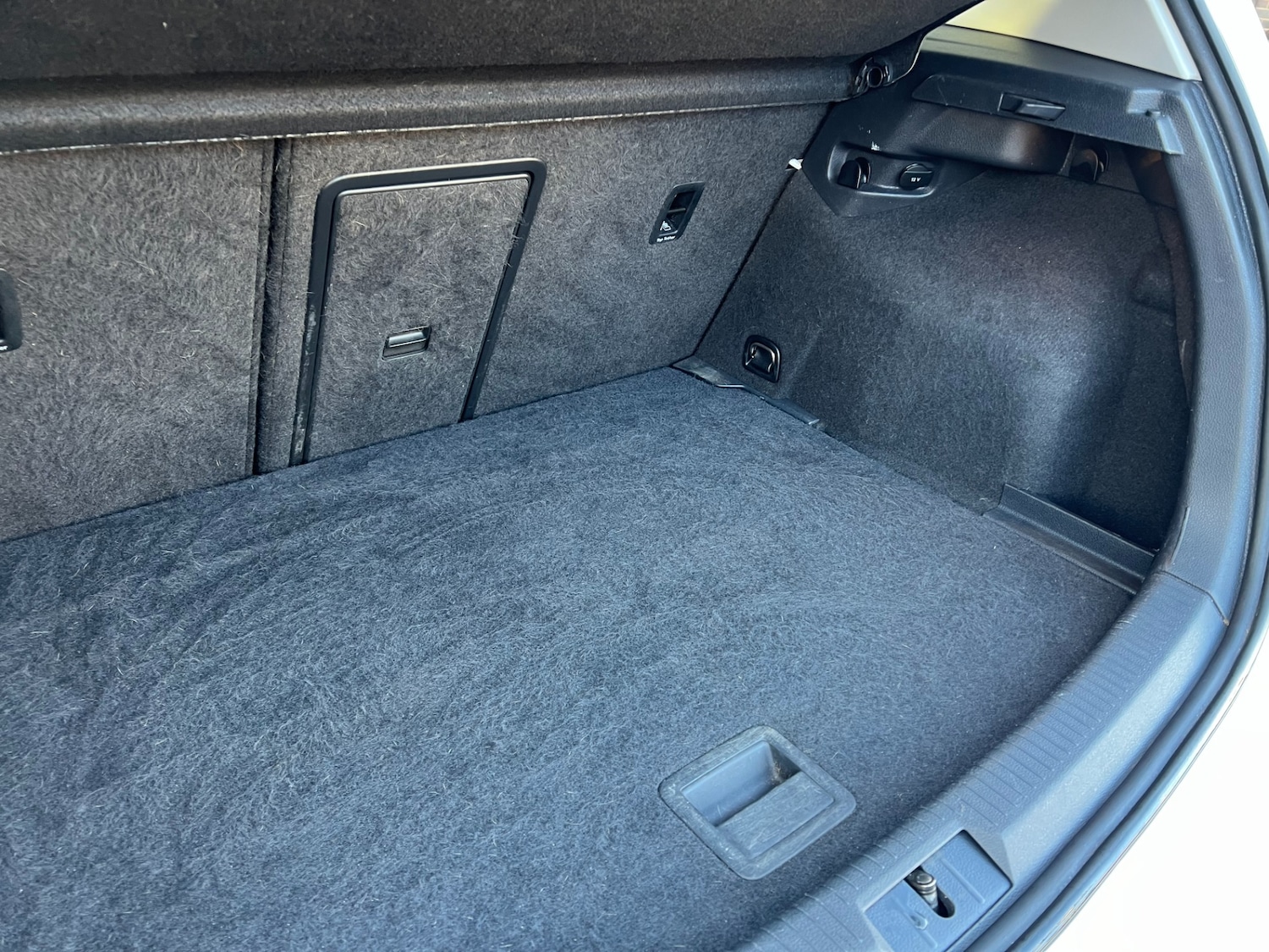 Used Volkswagen Golf 2017 for sale - 77006306: Photo 44