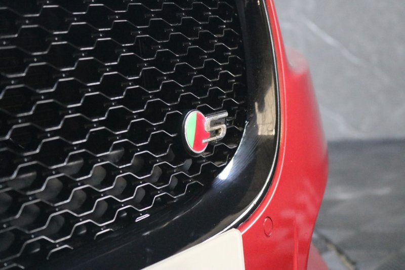 Used Jaguar XE 2015 for sale - 77283759: Photo 22