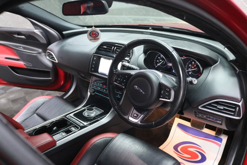 Used Jaguar XE 2015 for sale - 77283759: Photo 32