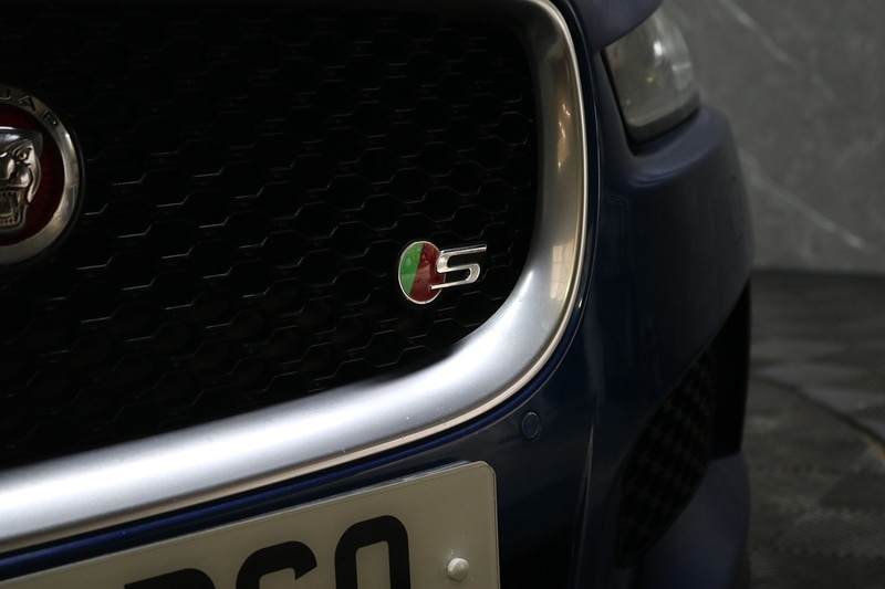 Used Jaguar XE 2016 for sale - 77328676: Photo 14