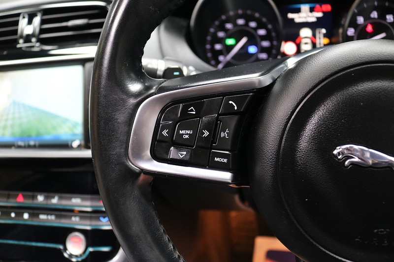 Used Jaguar XE 2016 for sale - 77328676: Photo 41