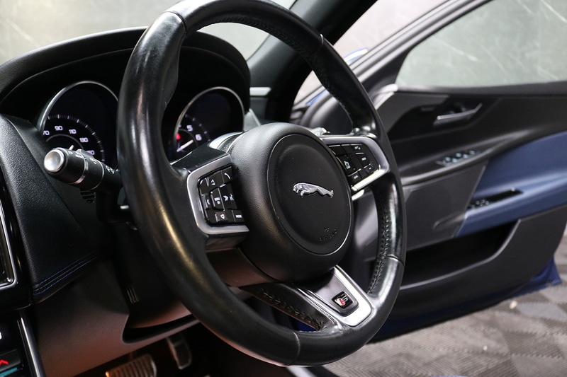 Used Jaguar XE 2016 for sale - 77328676: Photo 67