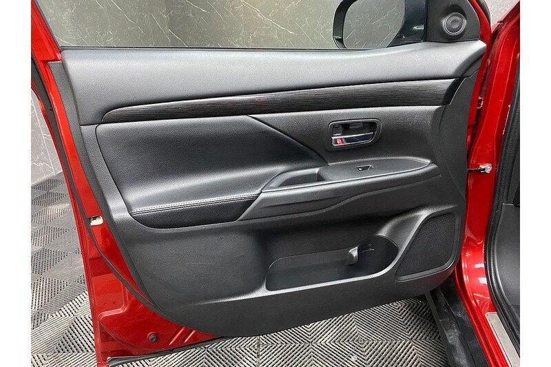 Used Mitsubishi Outlander 2017 for sale - 77422924: Photo 51