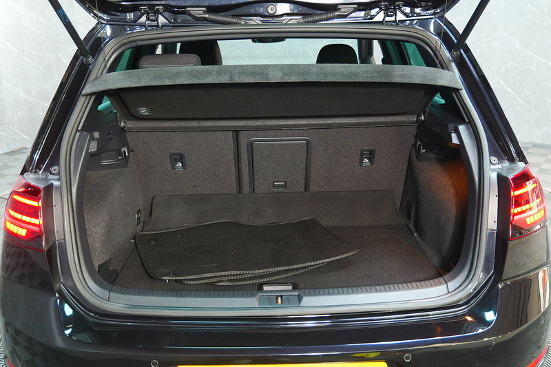 Used Volkswagen Golf 2018 for sale - 77027650: Photo 40