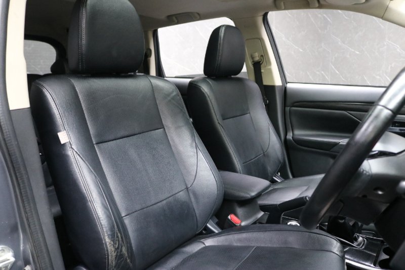 Used Mitsubishi Outlander 2017 for sale - 77027706: Photo 45