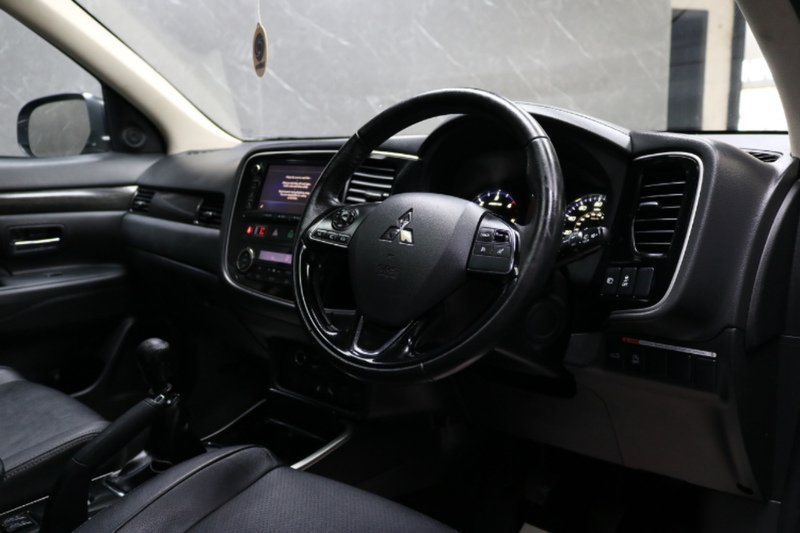 Used Mitsubishi Outlander 2017 for sale - 77027706: Photo 47