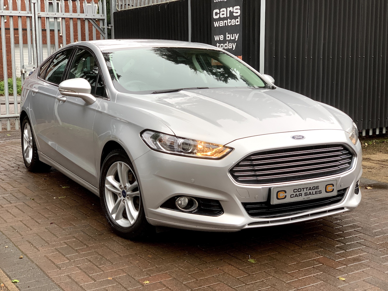 Used Ford Mondeo 2015 for sale - 76767464: Photo 2