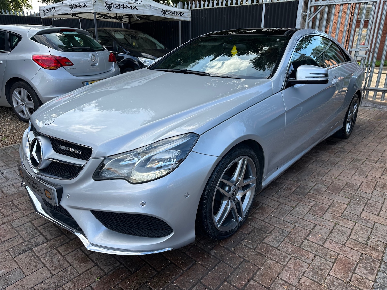 Used Mercedes-Benz E-Class 2015 for sale - 76102054: Photo 10