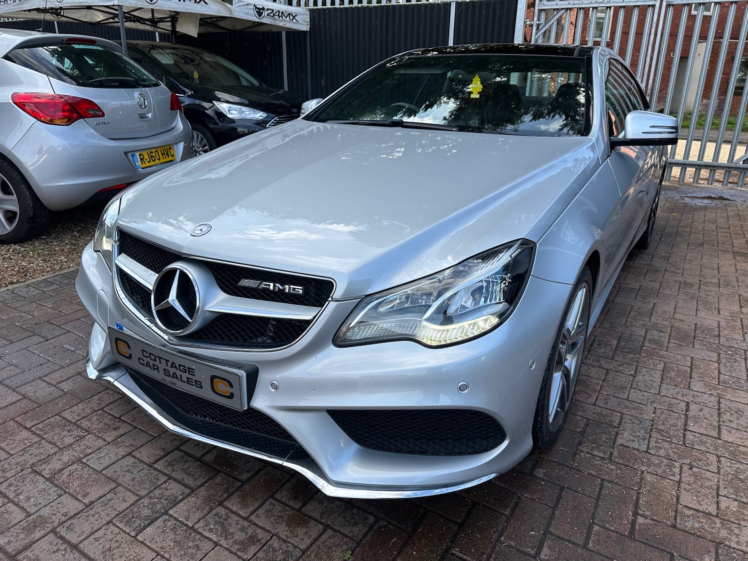 Used Mercedes-Benz E-Class 2015 for sale - 76102054: Photo 11
