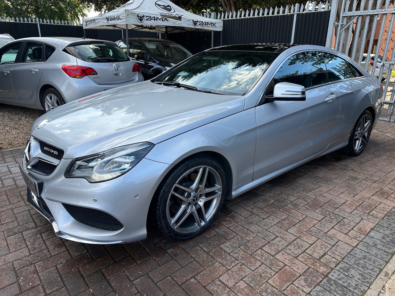 Used Mercedes-Benz E-Class 2015 for sale - 76102054: Photo 9