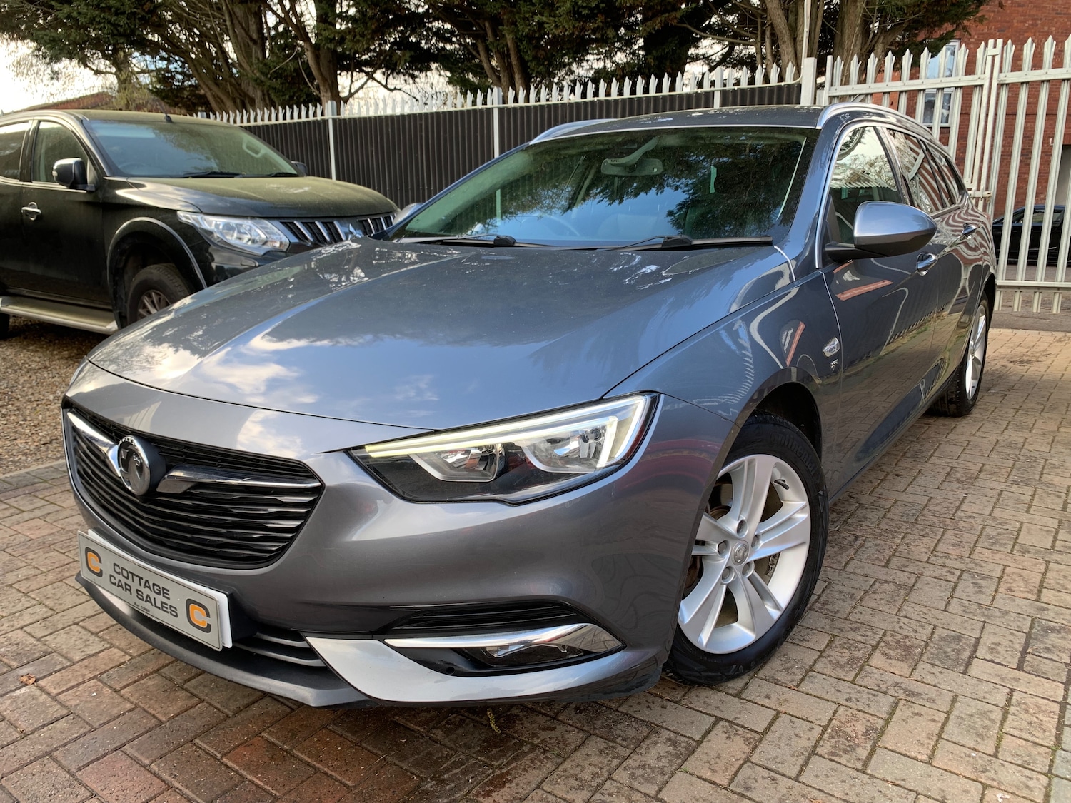 Used Vauxhall Insignia 2018 for sale - 77650428: Photo 3