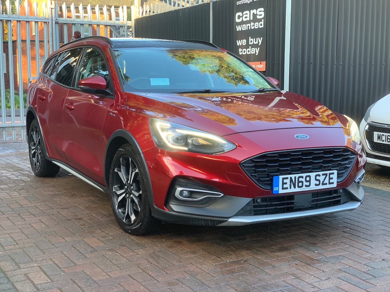 Used Ford Focus 2020 for sale - 76792432: Photo 1