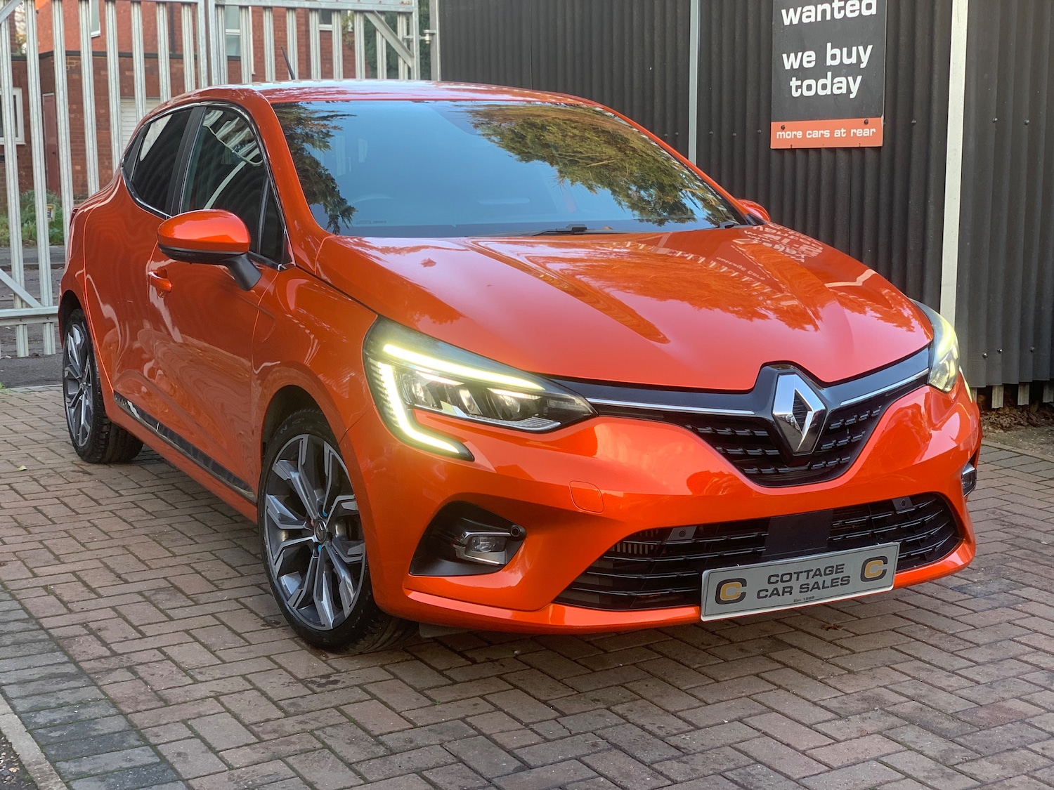 Used Renault Clio 2019 for sale - 76946031: Photo 1