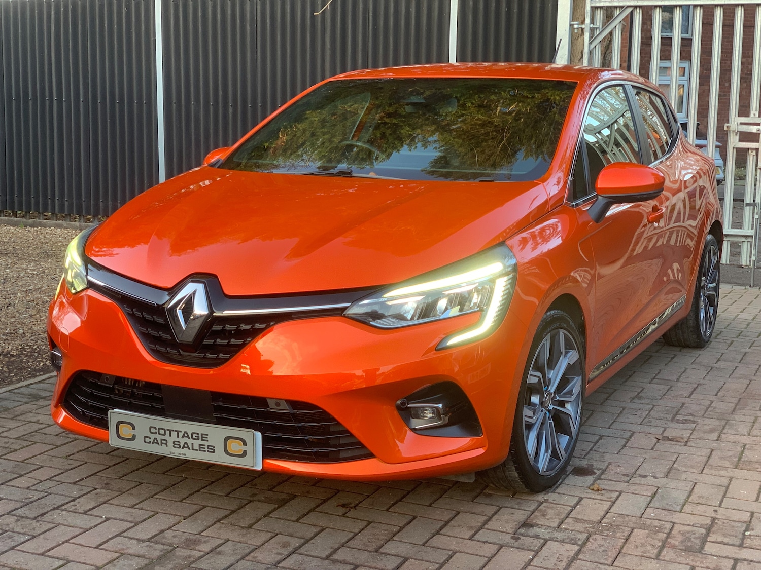 Used Renault Clio 2019 for sale - 76946031: Photo 3