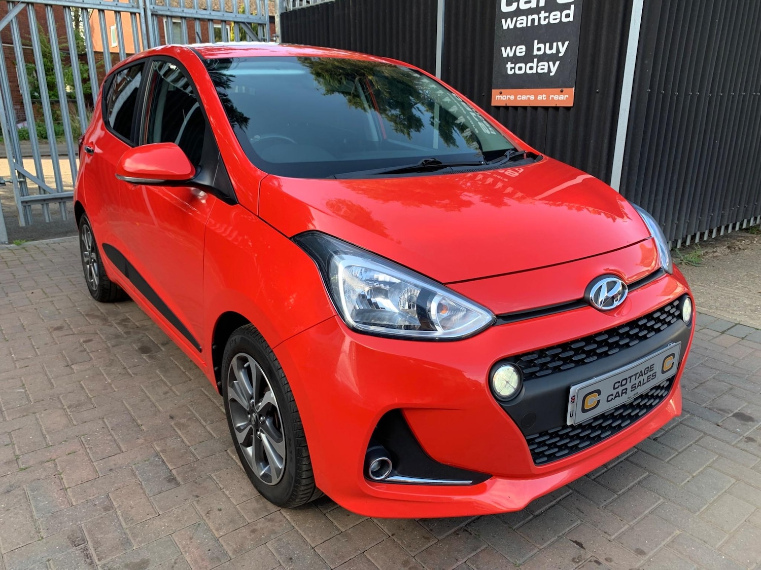 Used Hyundai i10 2019 for sale - 76067291: Photo 1