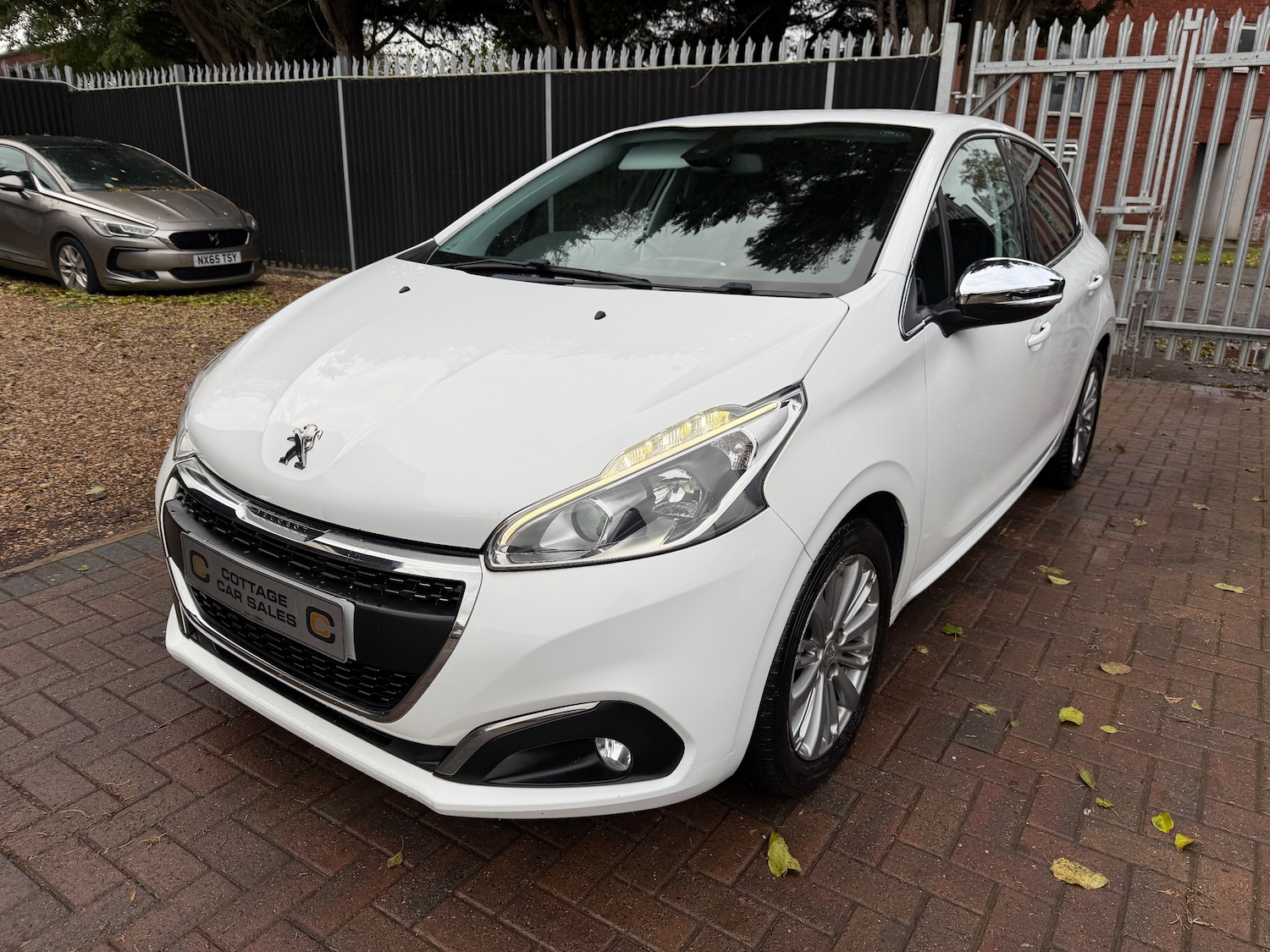 Used Peugeot 208 2016 for sale - 76883961: Photo 10