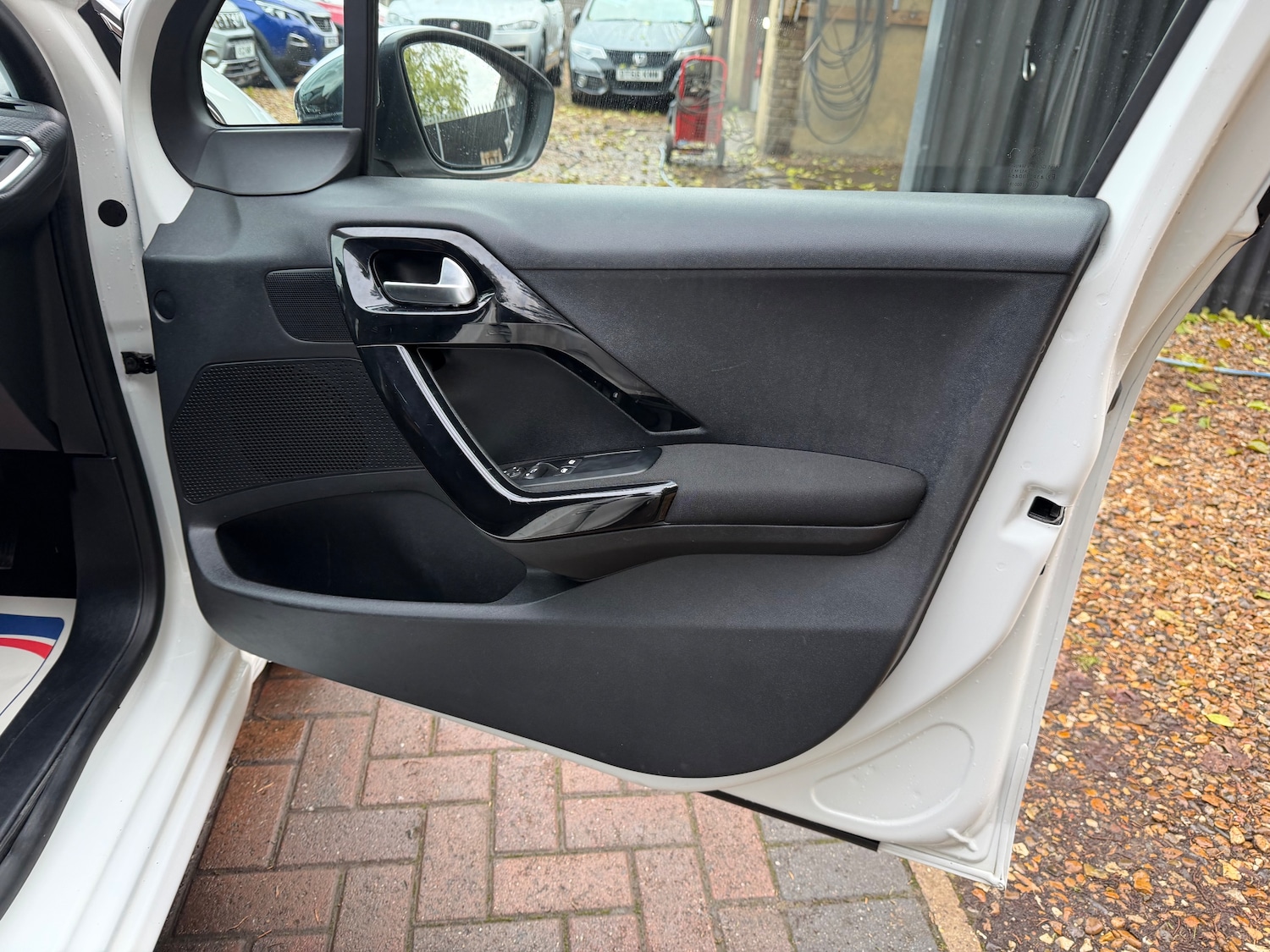 Used Peugeot 208 2016 for sale - 76883961: Photo 12