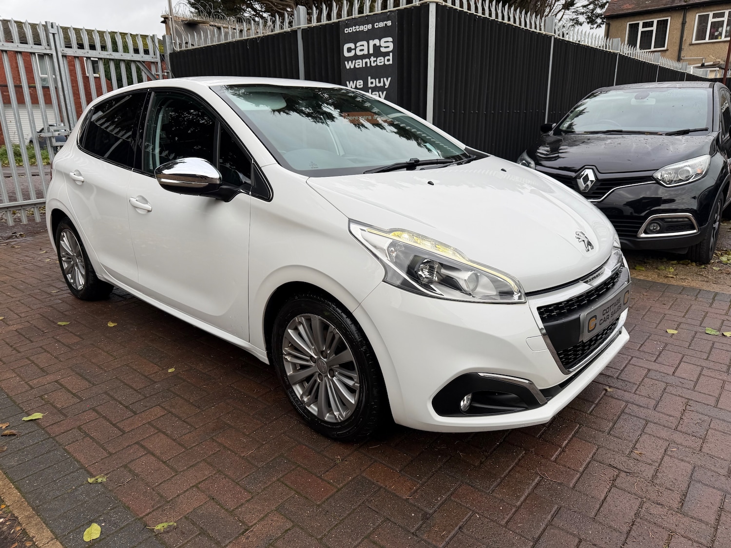 Used Peugeot 208 2016 for sale - 76883961: Photo 2