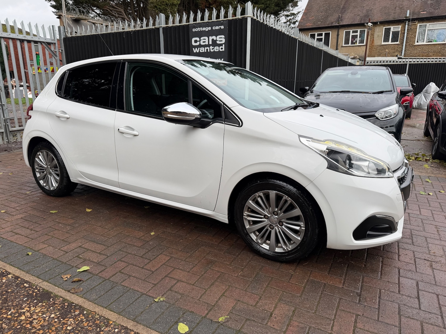 Used Peugeot 208 2016 for sale - 76883961: Photo 3