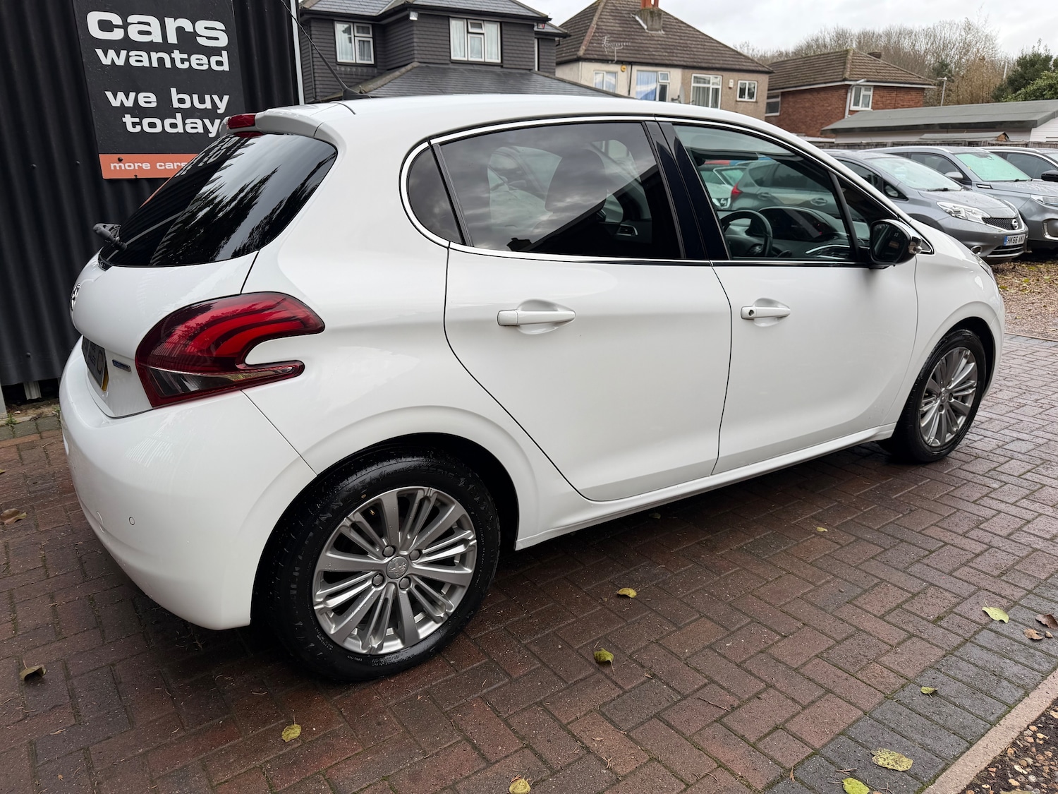 Used Peugeot 208 2016 for sale - 76883961: Photo 4