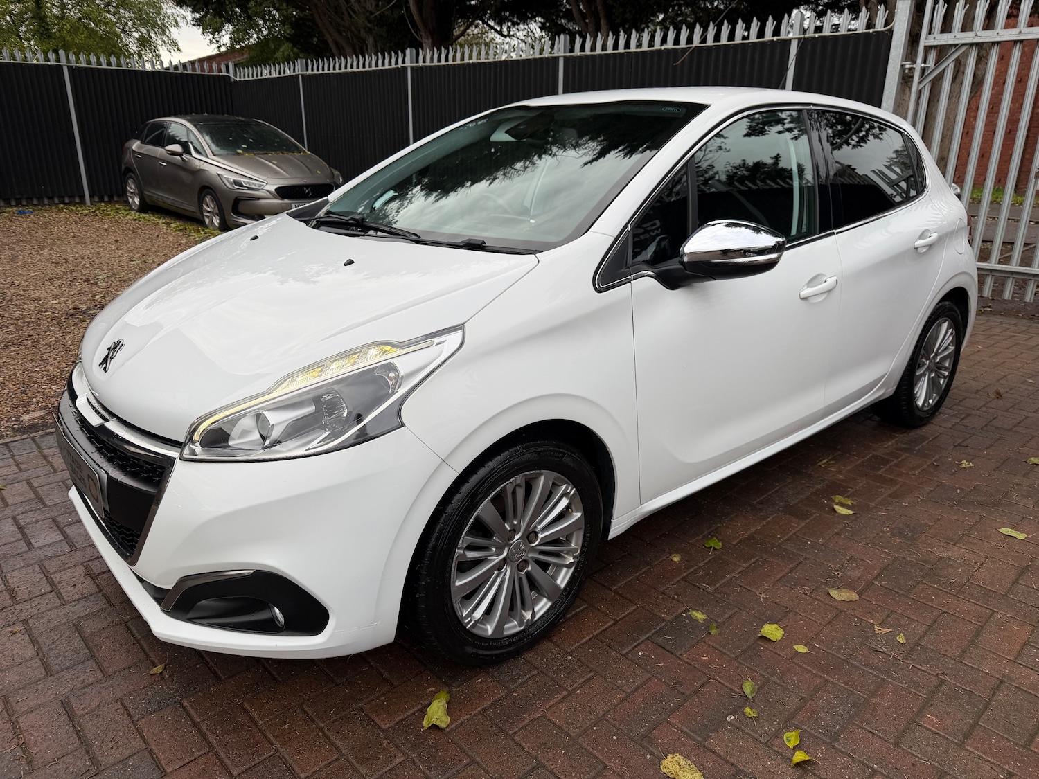 Used Peugeot 208 2016 for sale - 76883961: Photo 9
