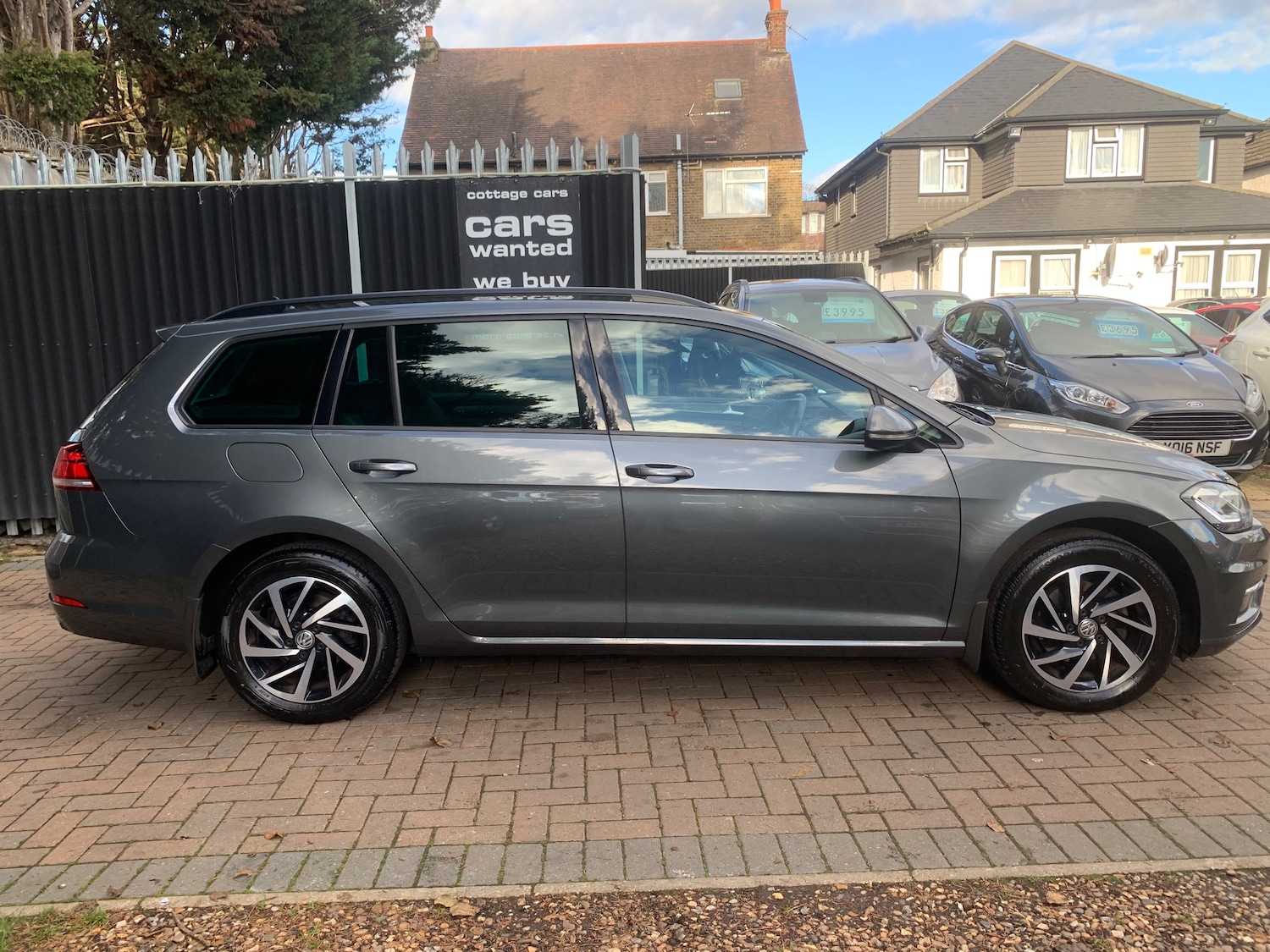 Used Volkswagen Golf 2020 for sale - 76520182: Photo 3