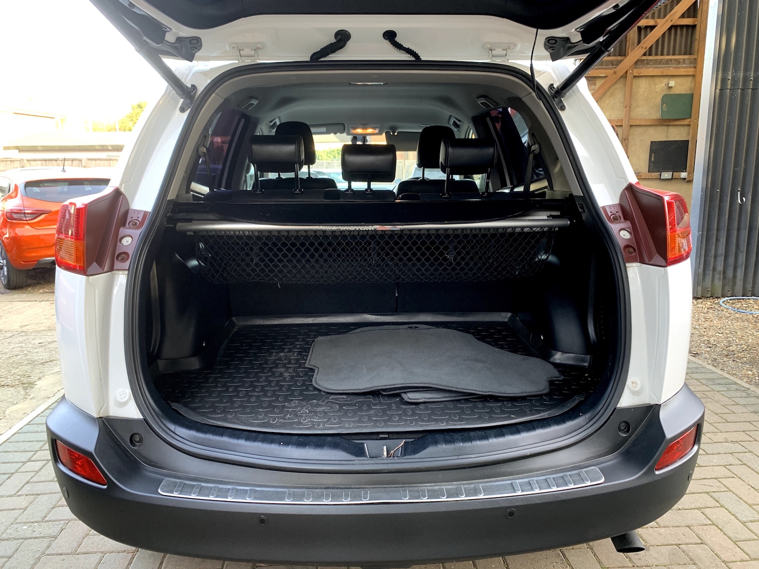 Used Toyota RAV4 2015 for sale - 77665997: Photo 5