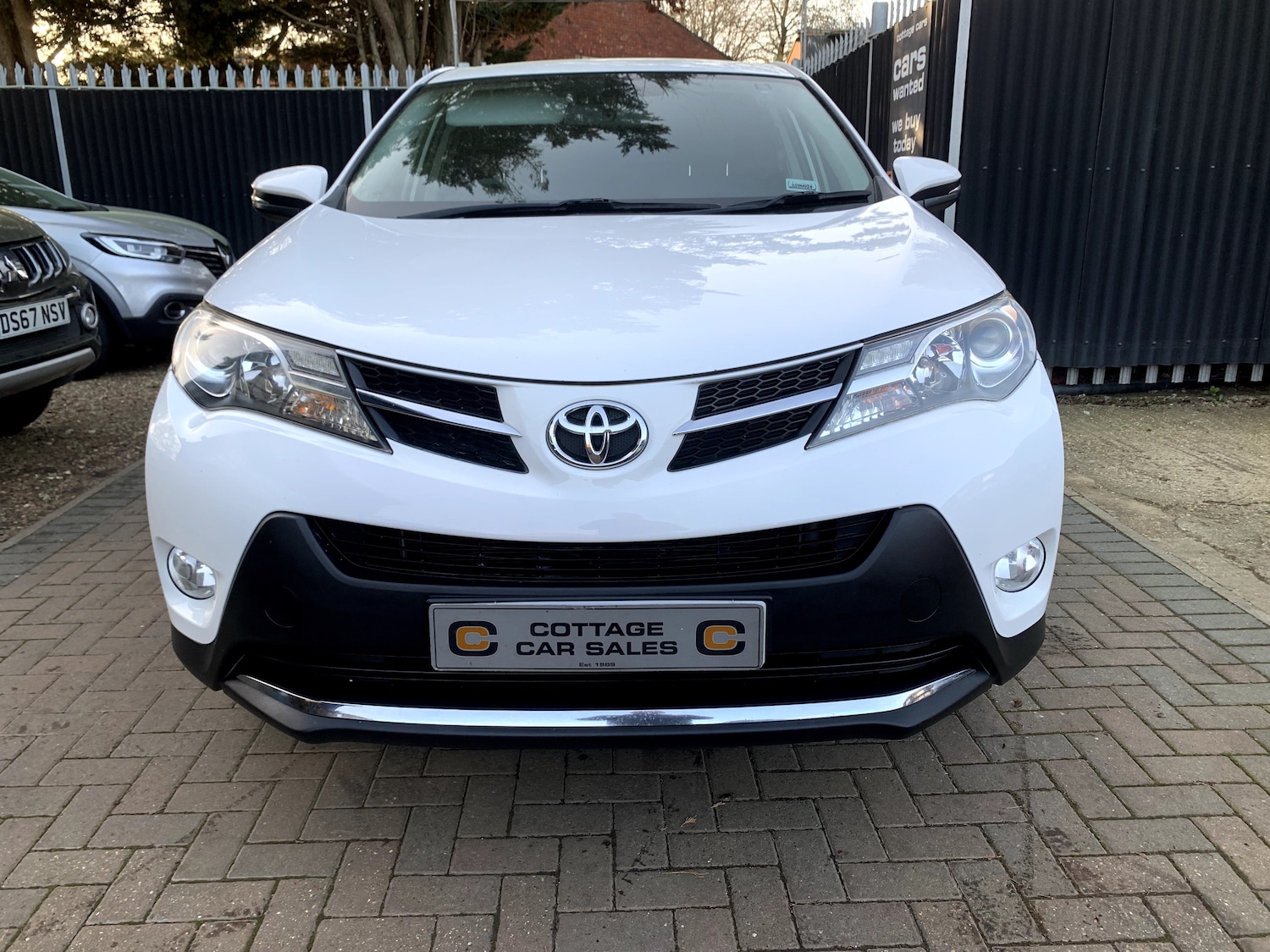 Used Toyota RAV4 2015 for sale - 77665997: Photo 9