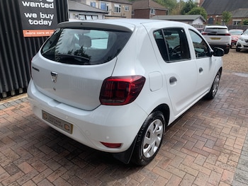 Used Dacia Sandero 2017 for sale - 79423651: Photo