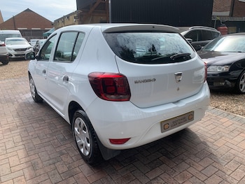 Used Dacia Sandero 2017 for sale - 79423651: Photo