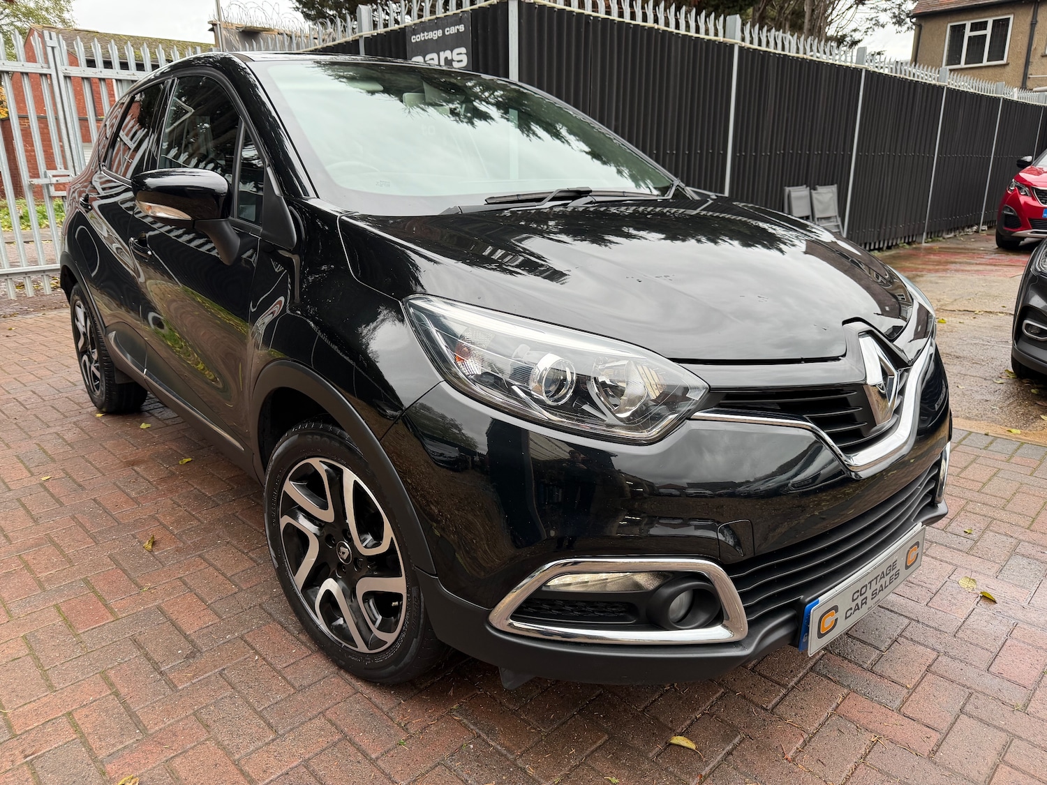 Used Renault Captur 2017 for sale - 76883954: Photo 1