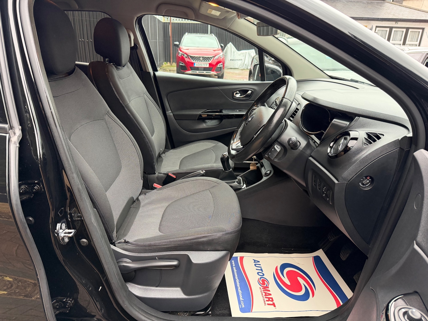 Used Renault Captur 2017 for sale - 76883954: Photo 10