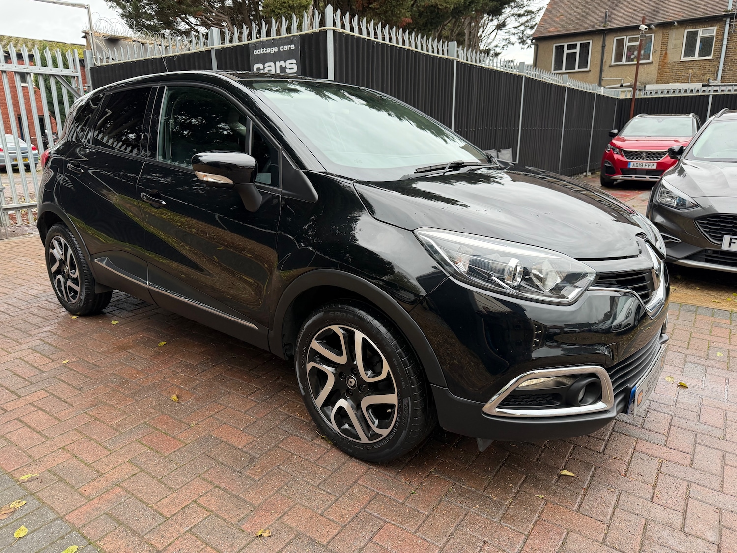 Used Renault Captur 2017 for sale - 76883954: Photo 3