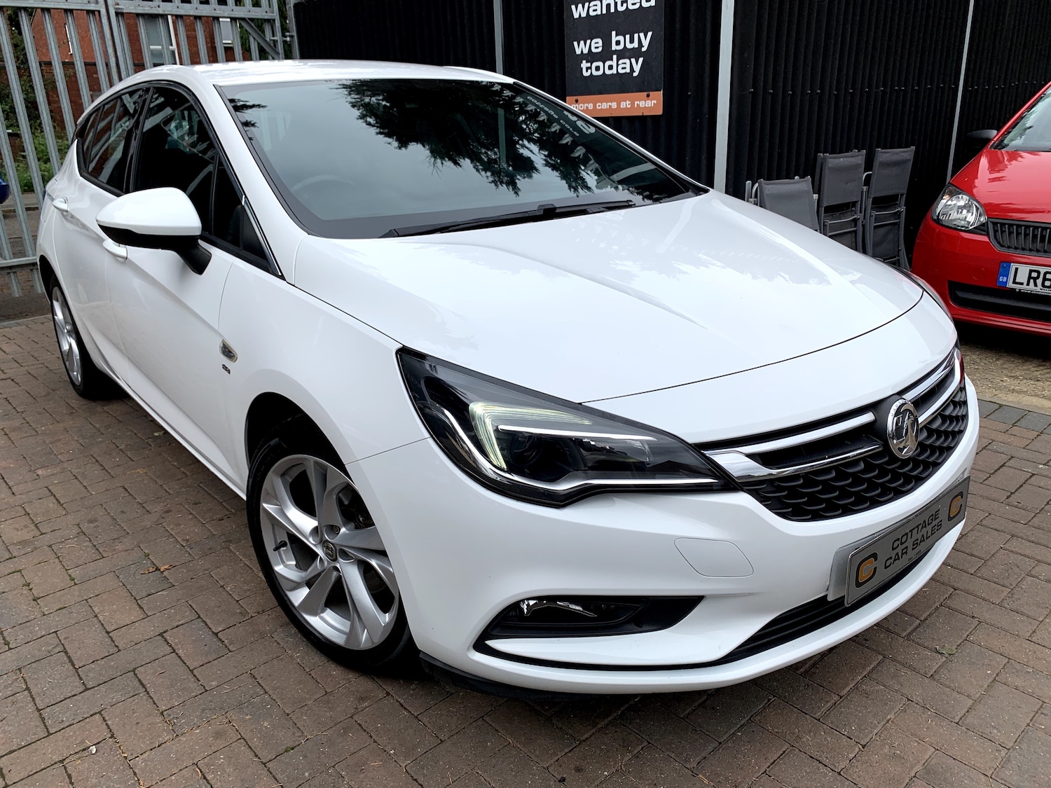 Used Vauxhall Astra 2017 for sale - 76206629: Photo 1